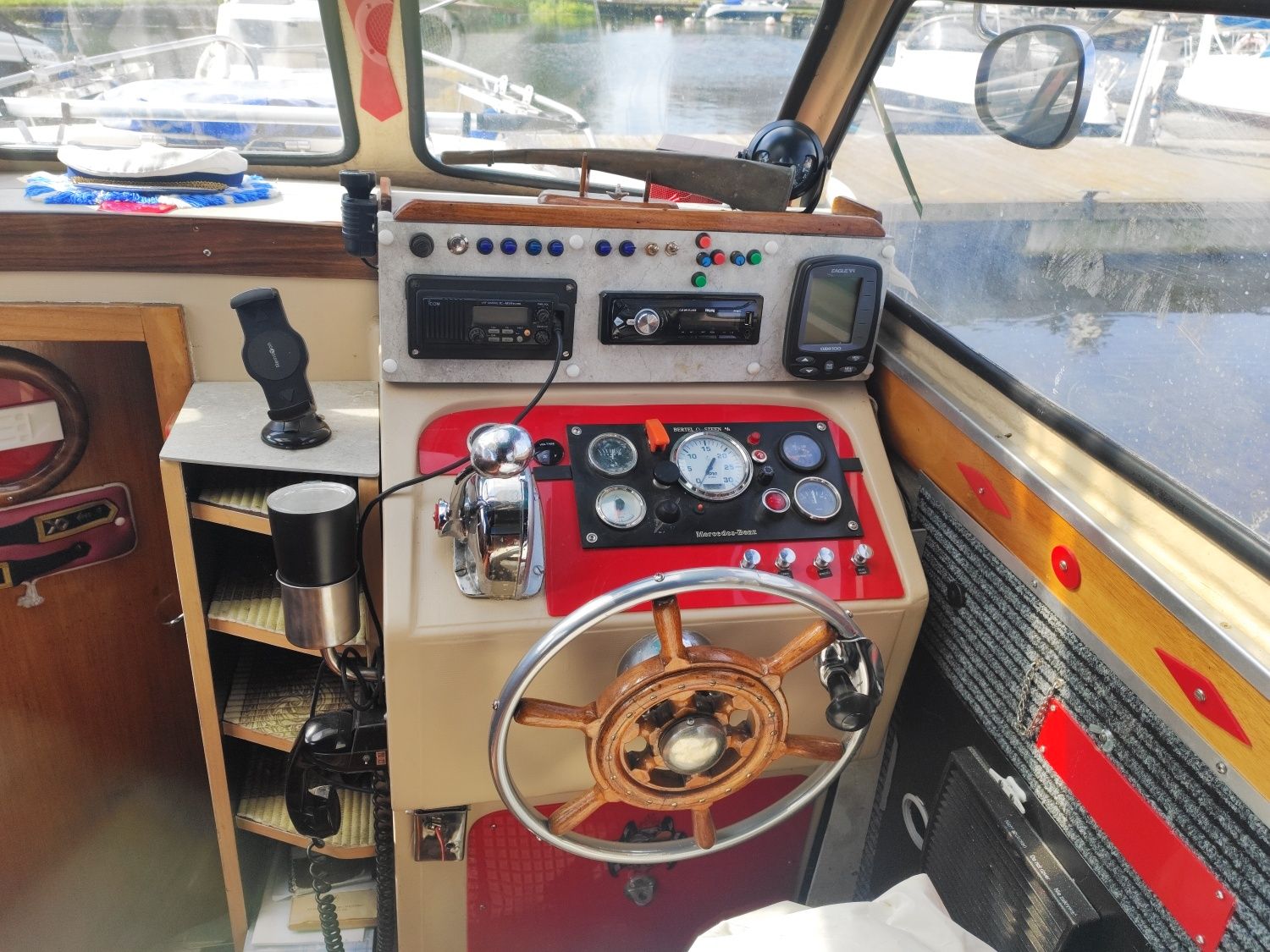 Jacht motorowy MYRA23