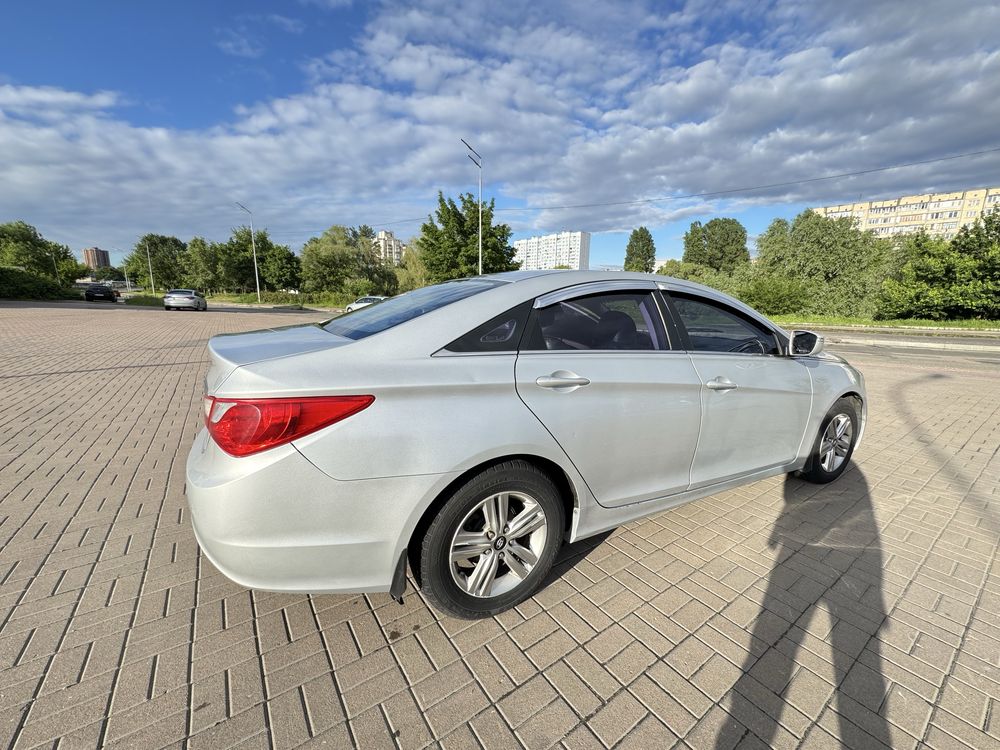 Продам машину Hyundai Sonata 2013 року