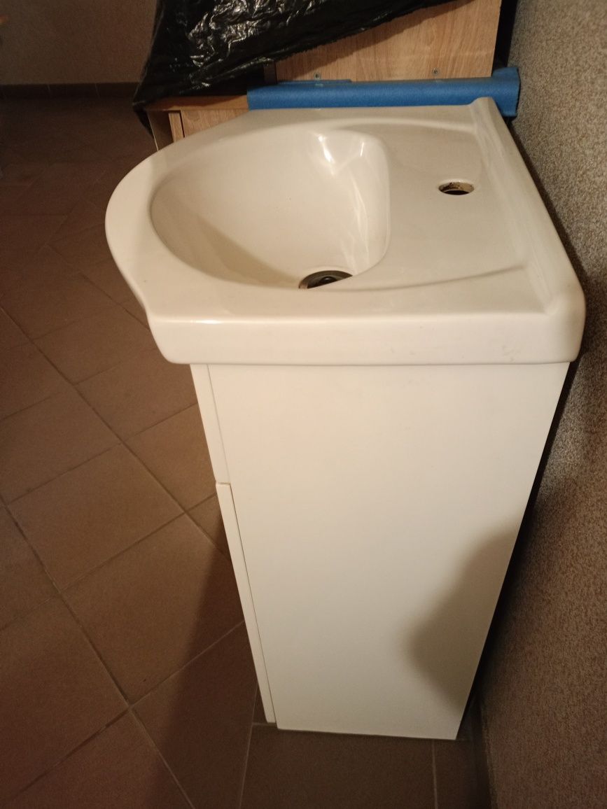 Obniżka! Szafka ze zlewem do łazienki.