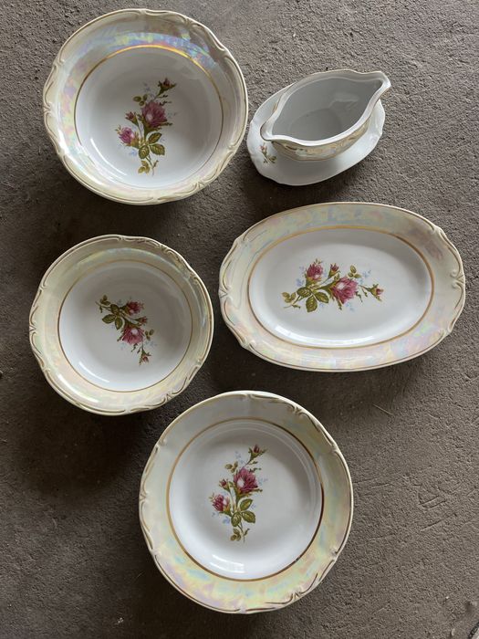 Zestaw obiadowy 12 os. porcelana Chodzież z rózami 42 elementy PRL.
