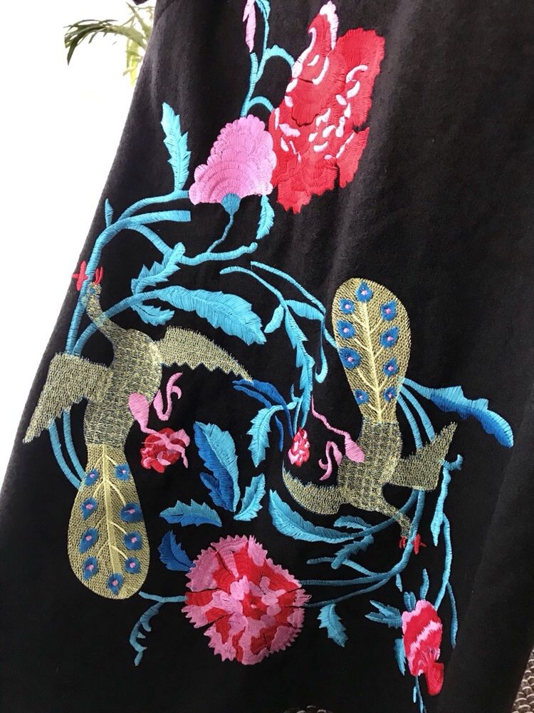 Piękna wełniana tunika na podszewce z haftami | motyw pawia kwiaty