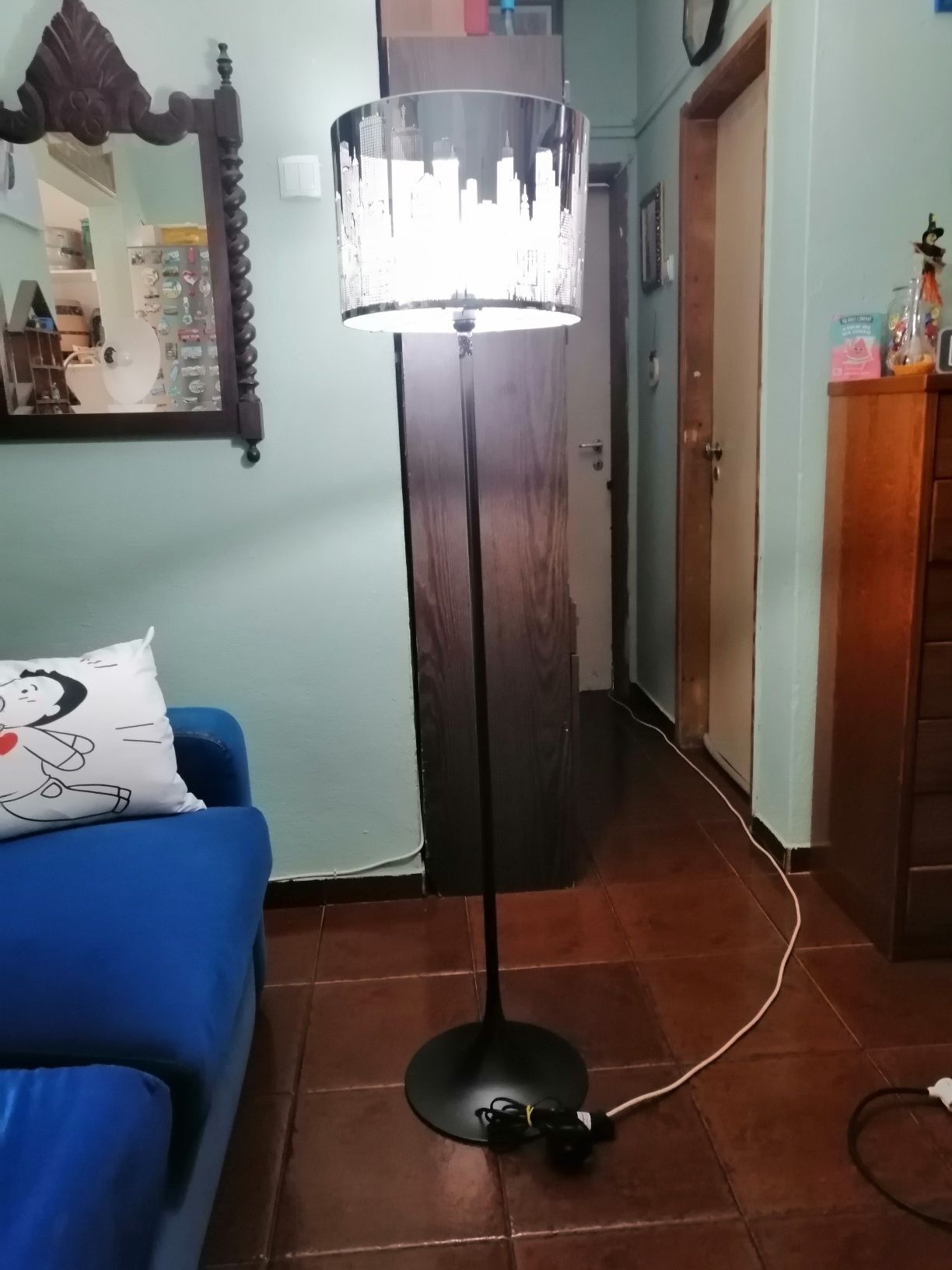 Candeeiro de pé alto