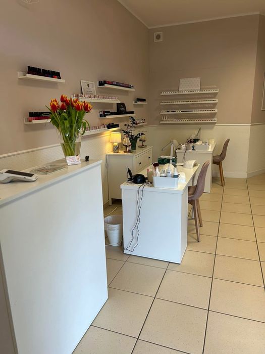Podnajmę stanowisko do manicure