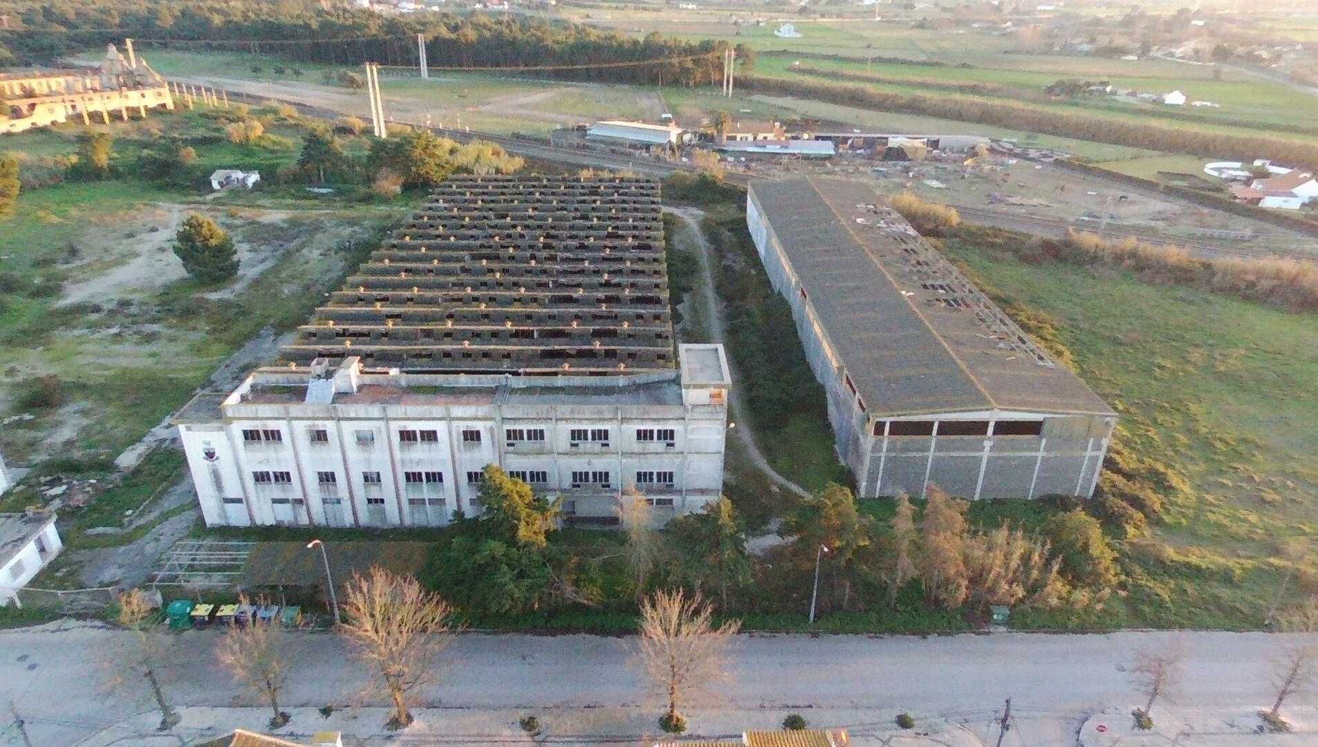 Imóvel 30.648 m2 | 3 Edifícios/Armazéns