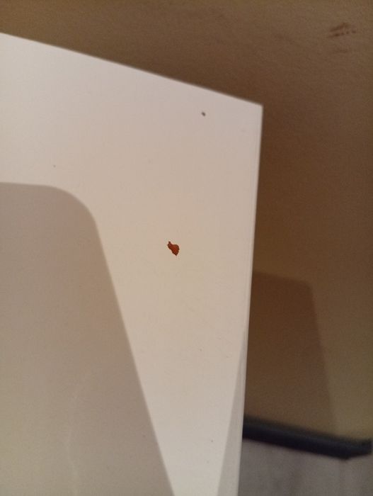 biurko dziecięce IKEA z serii PÅHL w kolorze białym z niebieskimi akce
