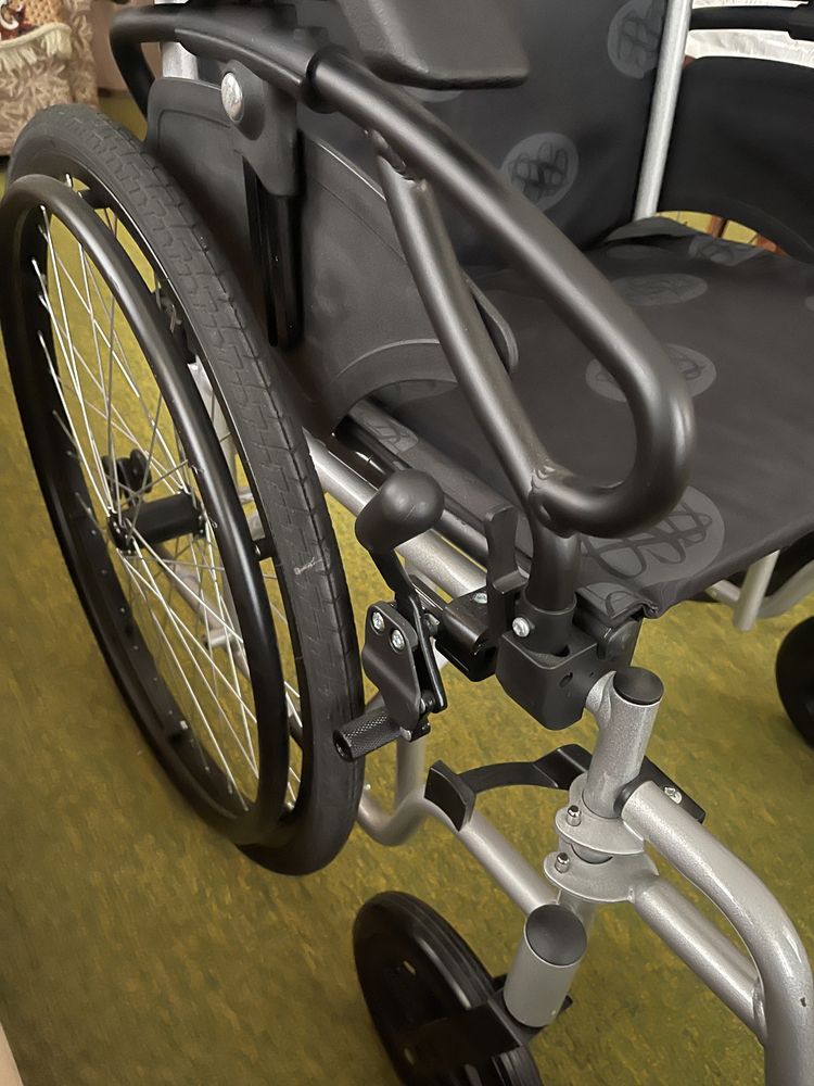 Продам инвалидную коляску в новом состоянии !