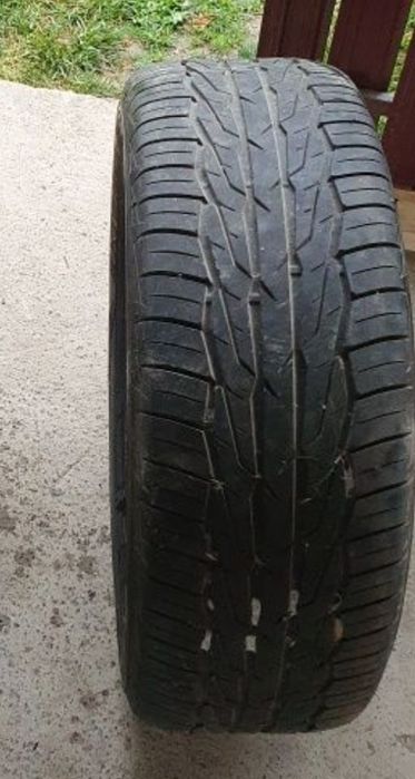 Продам  резину Toyo 245.55.18