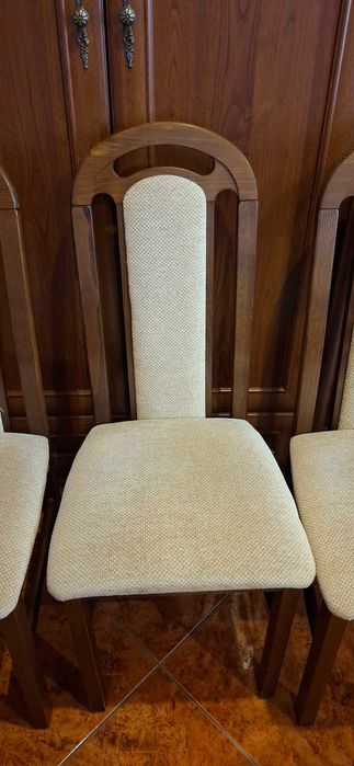 Stół owalny rozkładany i sześć krzeseł