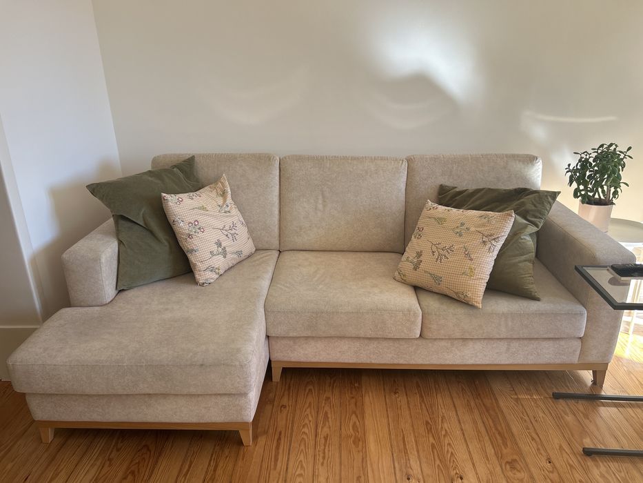 Sofa beige com chaise longue