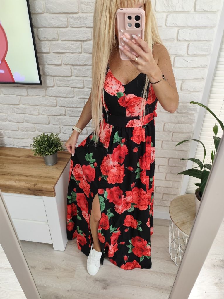 Czarna sukienka w kwiaty