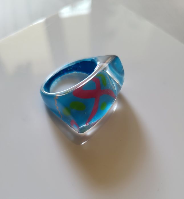 Pierścionek plastikowy niebieski