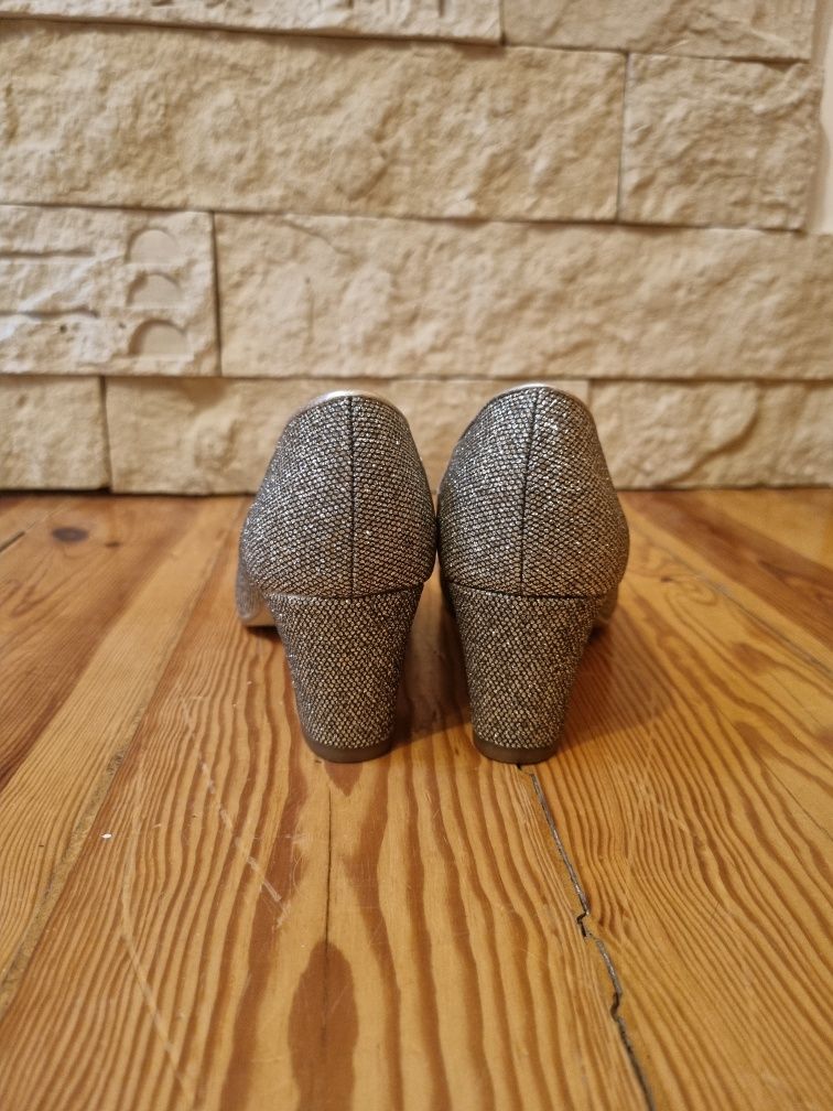Buty na obcasie, Graceland, 36