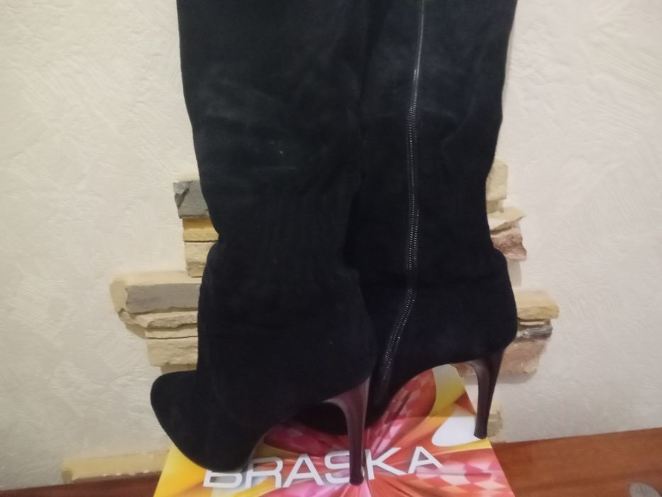 Продам женские замшевые сапоги, туфли, стелька 26 см