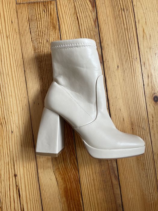 Осінні чоботи на каблуку