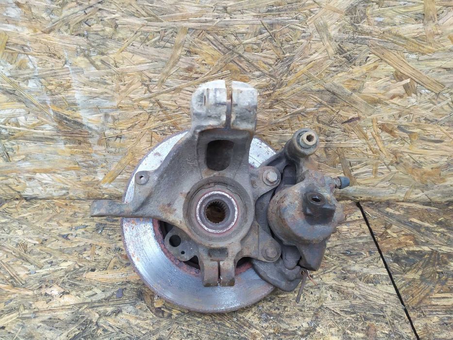 Ступиця цапфа передня права Форд Ескорт 1.8 Ford Escort Mk7