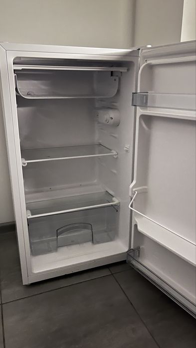 Холодильник з морозилкою