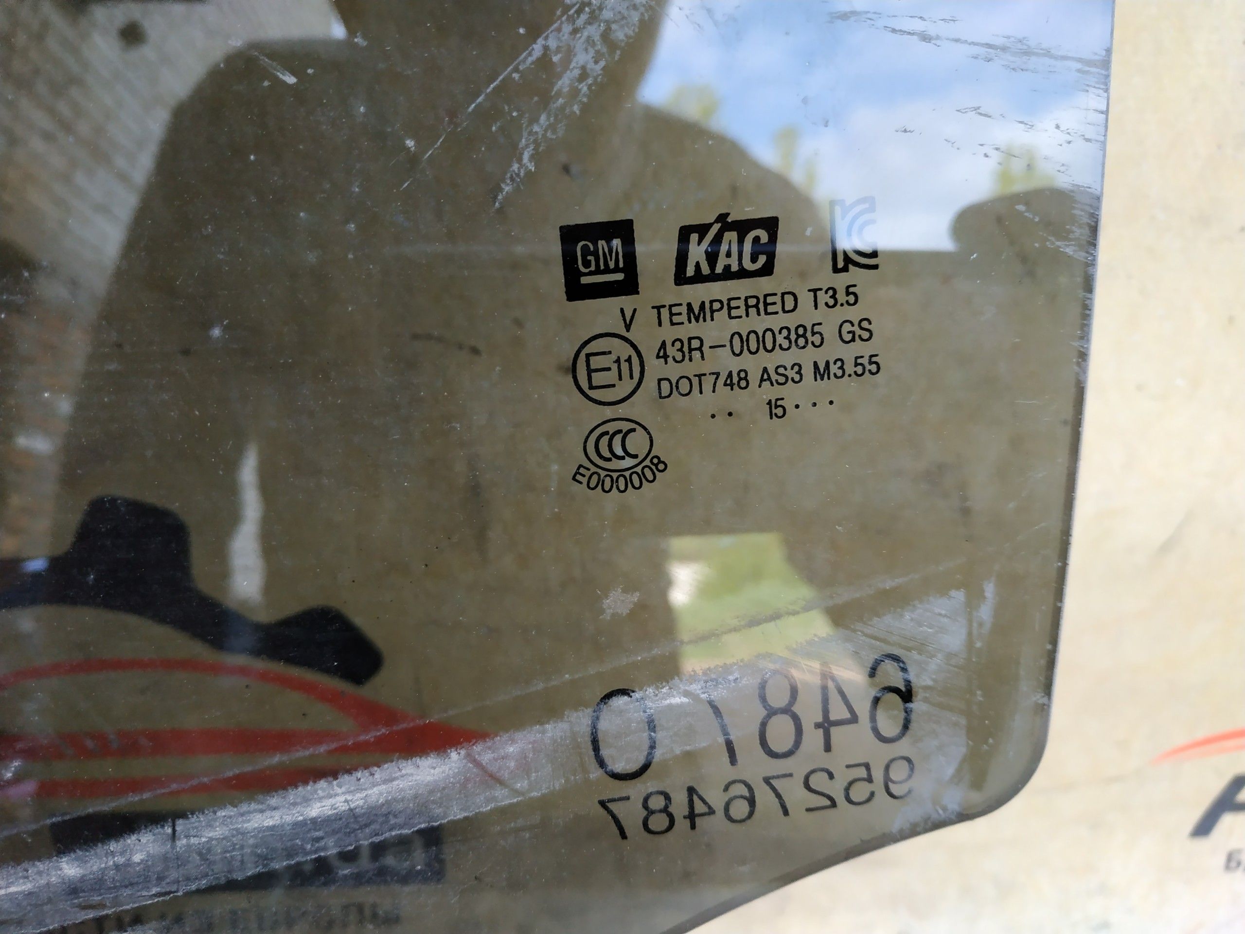 Opel Mokka X 2012- левое заднее стекло двери 95276487