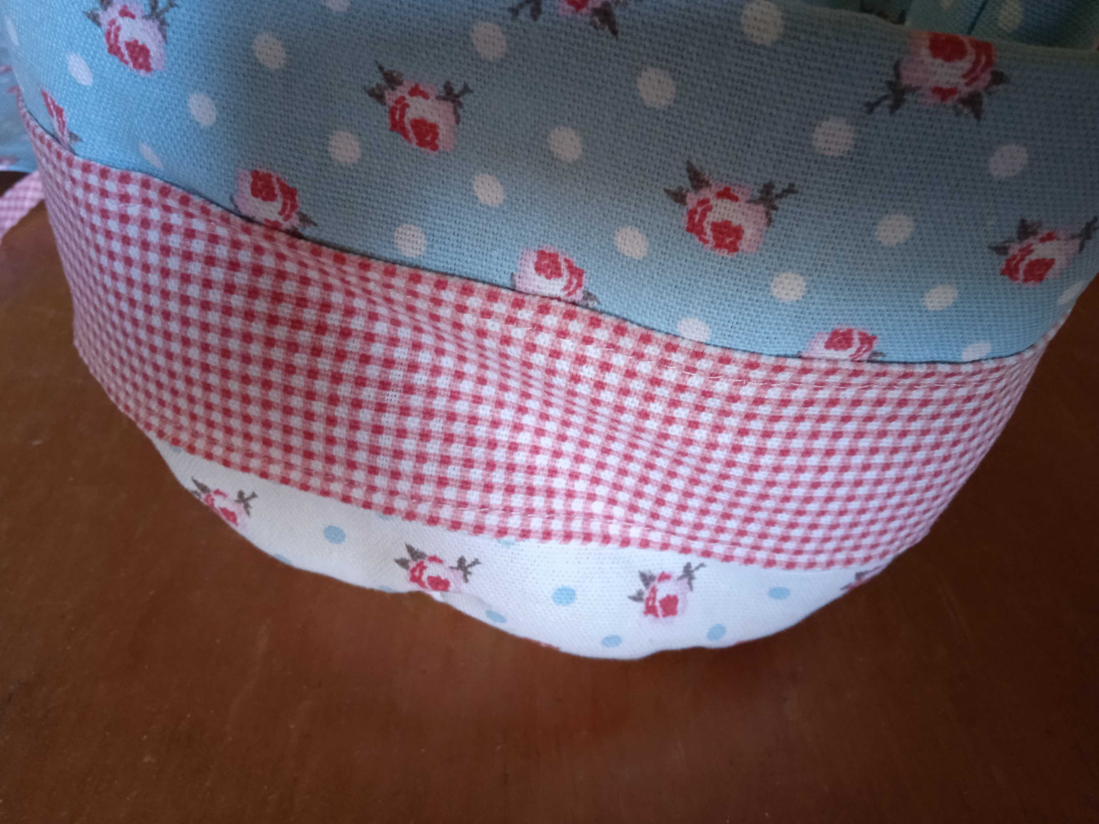 Conjunto de avental e cesto do pão