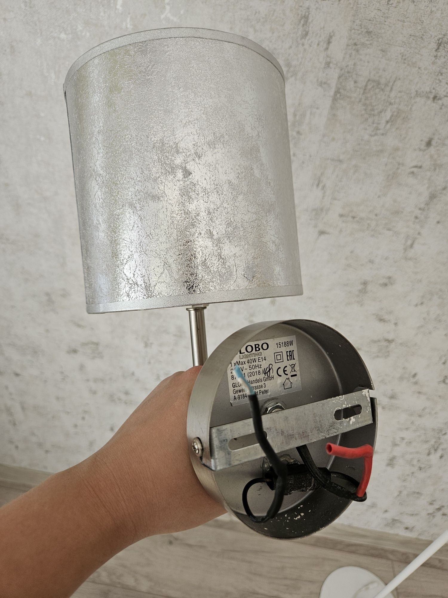 Szara lampa ścienna kinkiet
