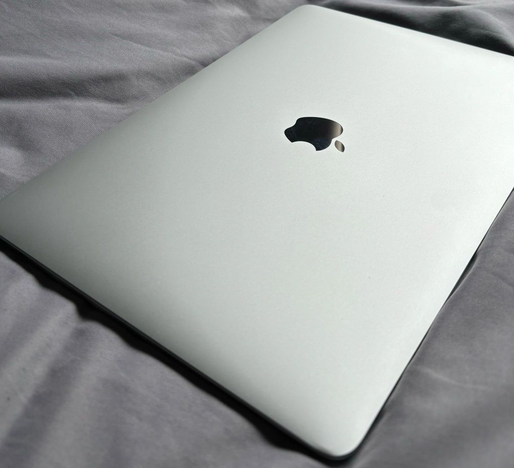 MacBook Air 13'' Intel Core i5 8 GB / 128GB