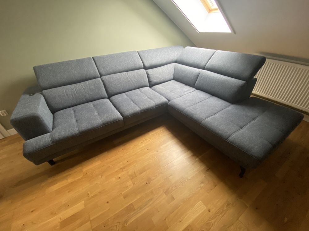 Duży narożnik z regulowanymi zagłówkami