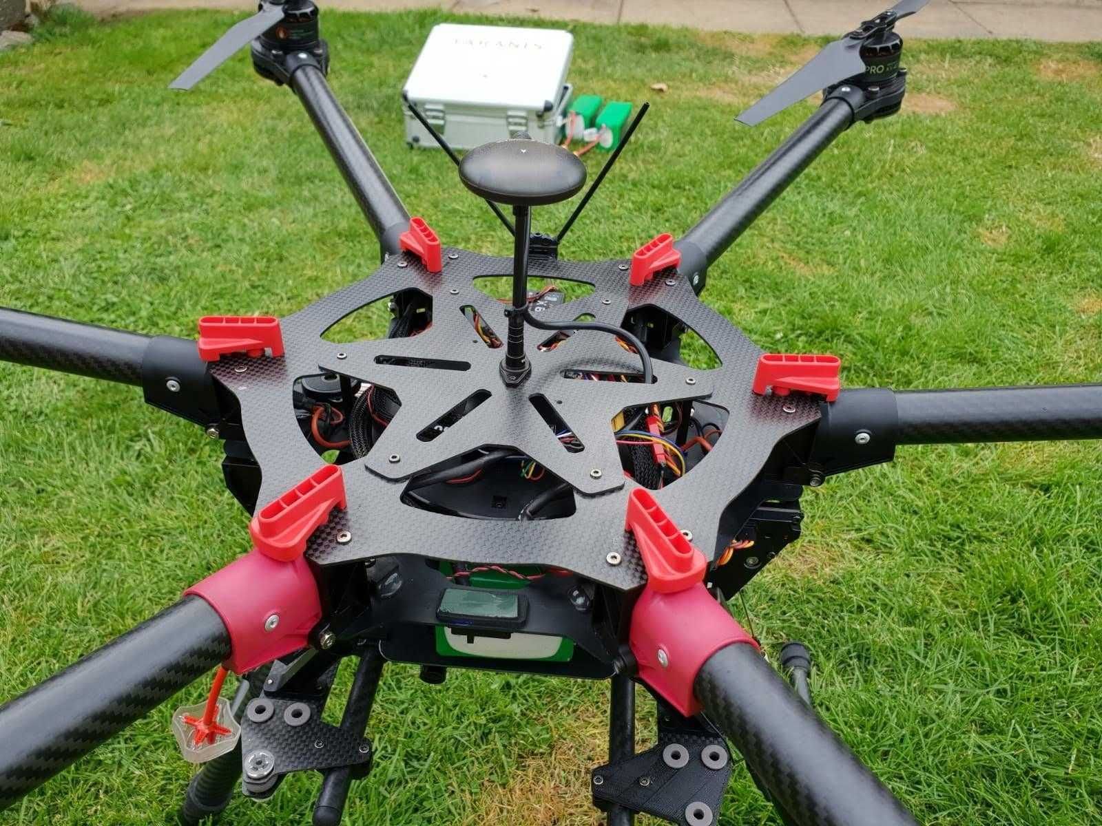 Dji S900 Dron z systemem drop do służby szkoleń