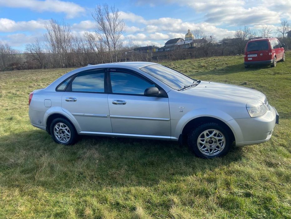 Продам лачетті в хорошому стані