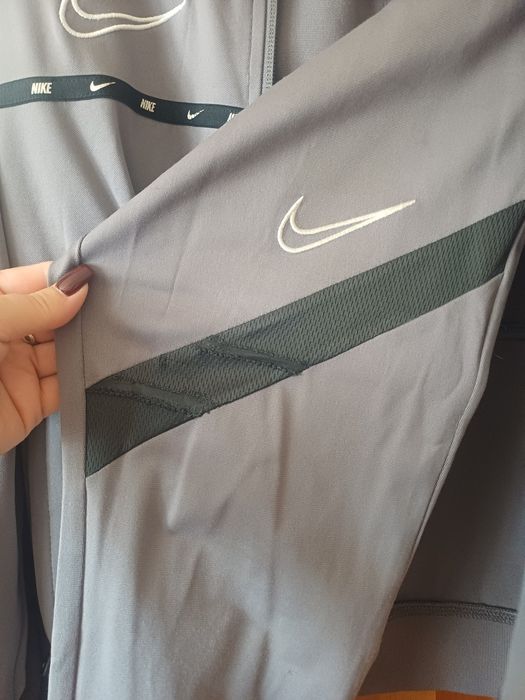 Спортивний костюм фірми Nike на зріст 150