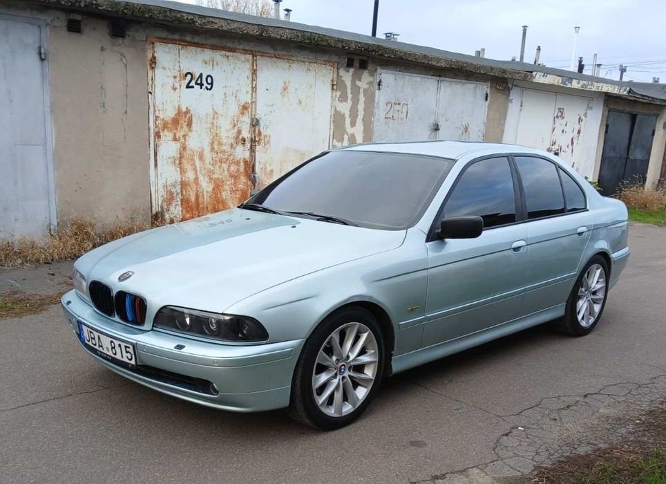 Продам автомобиль БМВ Е39