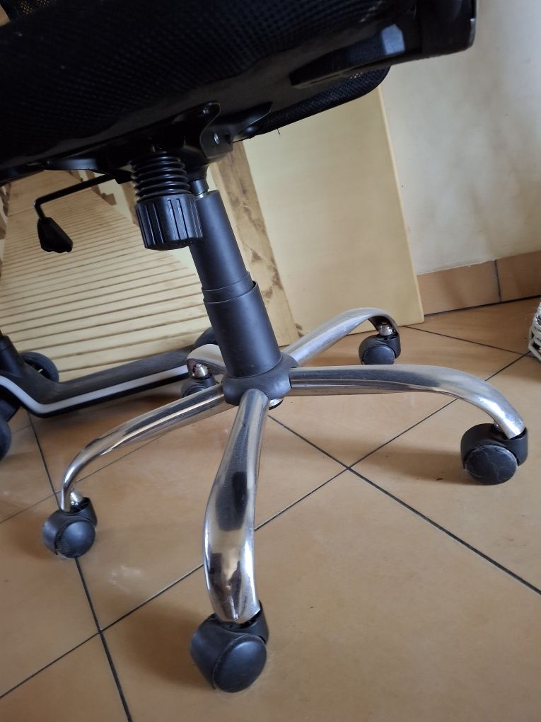 Krzesło regulowane do komputera