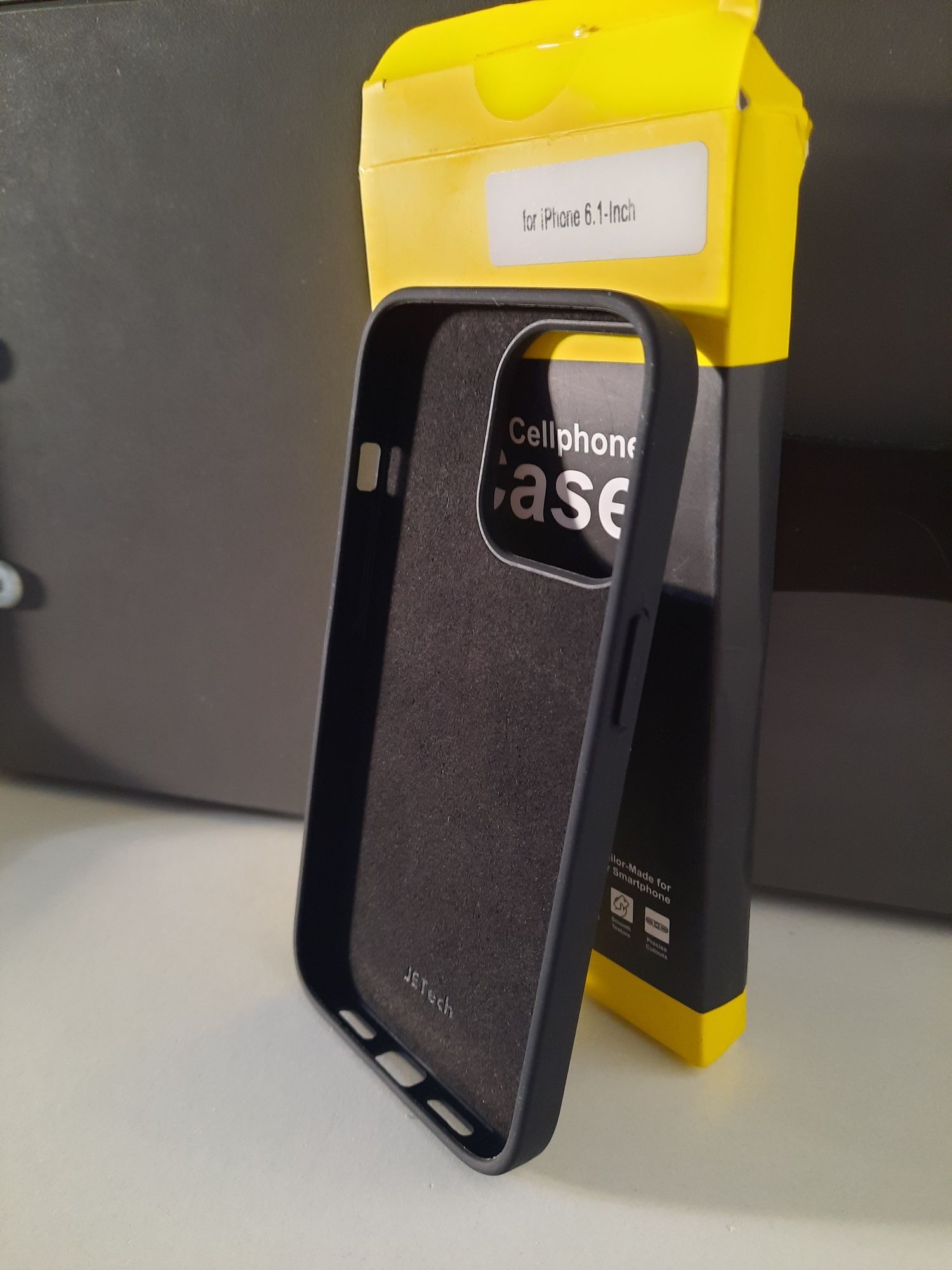 Etui na IPhone 13 pro  z mikrofibrą