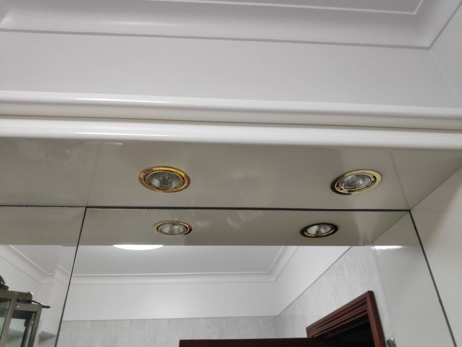 Armário com espelho casa de banho