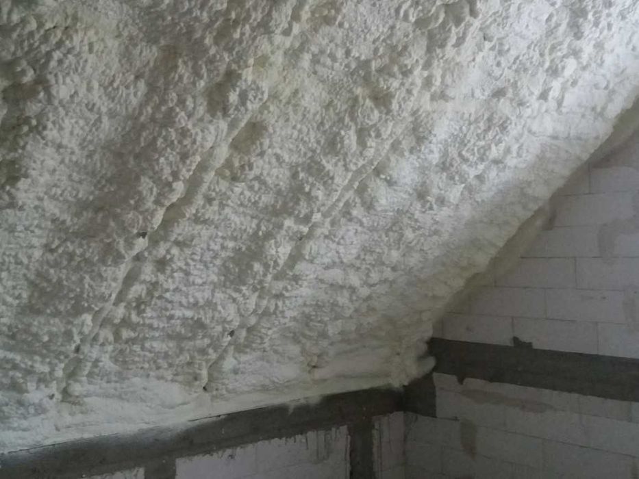 tanie docieplenie stropów, poddaszy pianą PUR