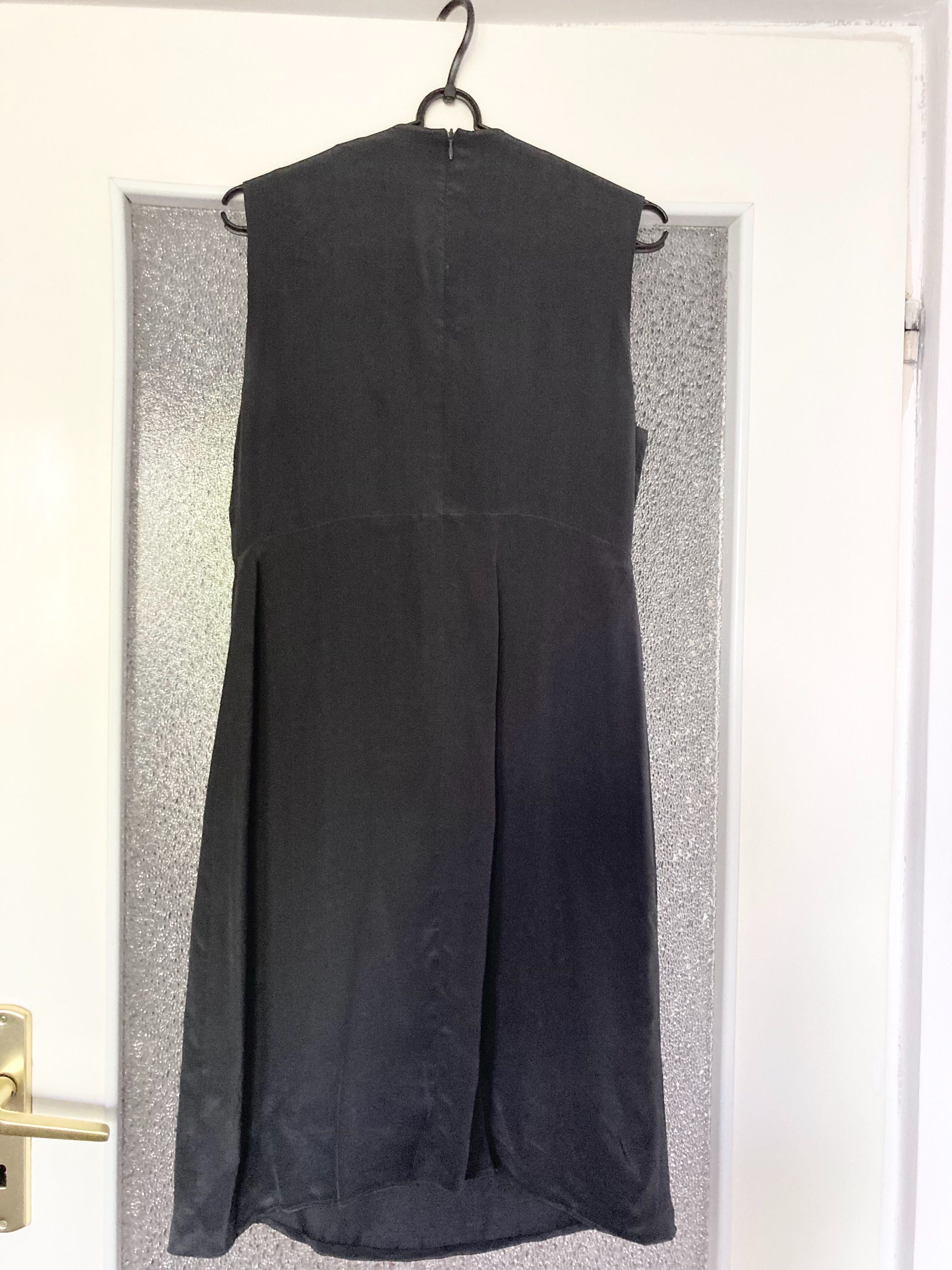 Sukienka grafitowa, wizytowa, elegancka z naszyjnikiem, rozmiar S Zara