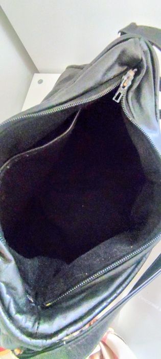 Czarna skórzana torebka under-arm • miękka skóra • elegancka i pojemna