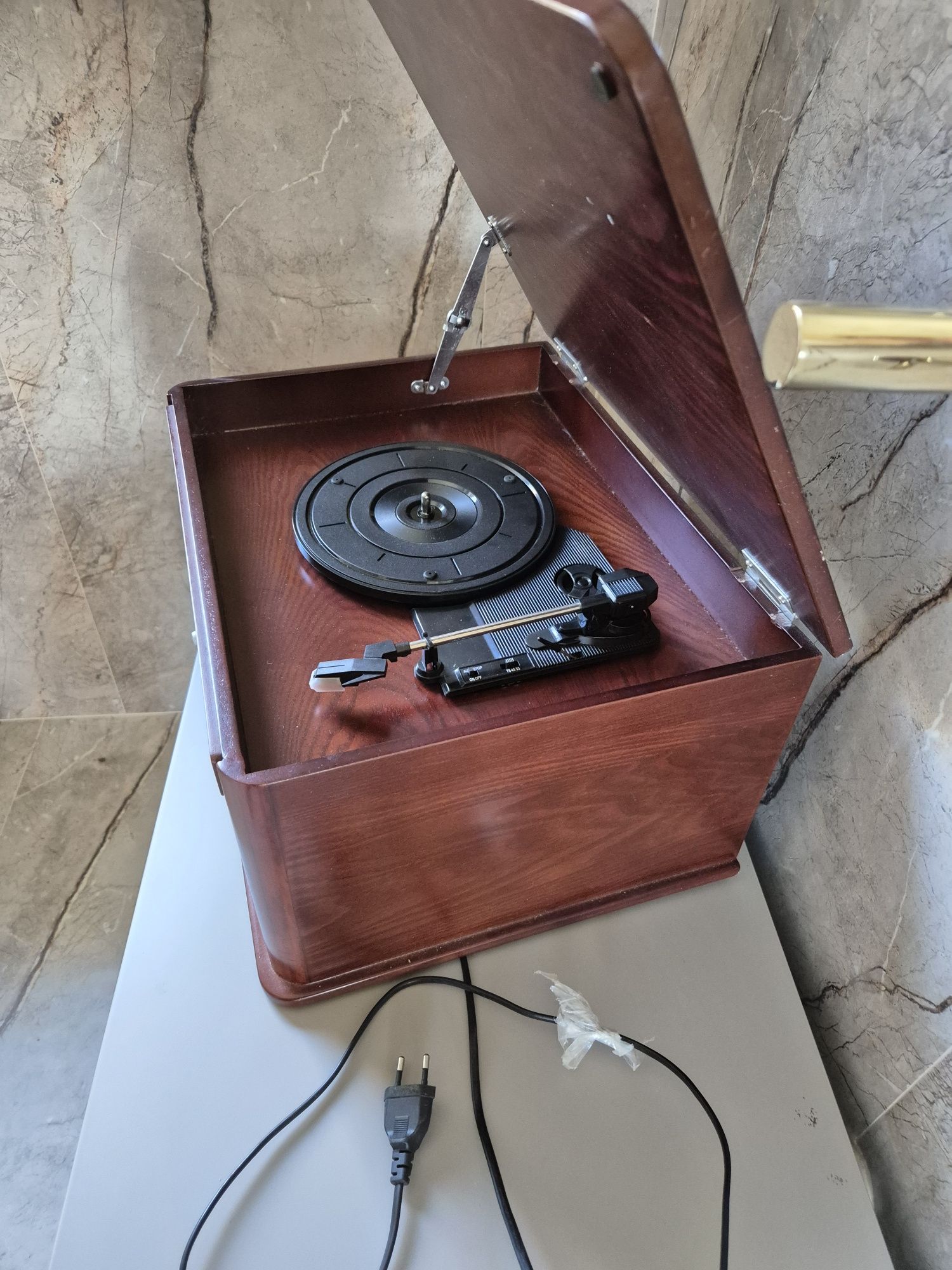 Multimedia odtwarzacz CD, radio, gramofon