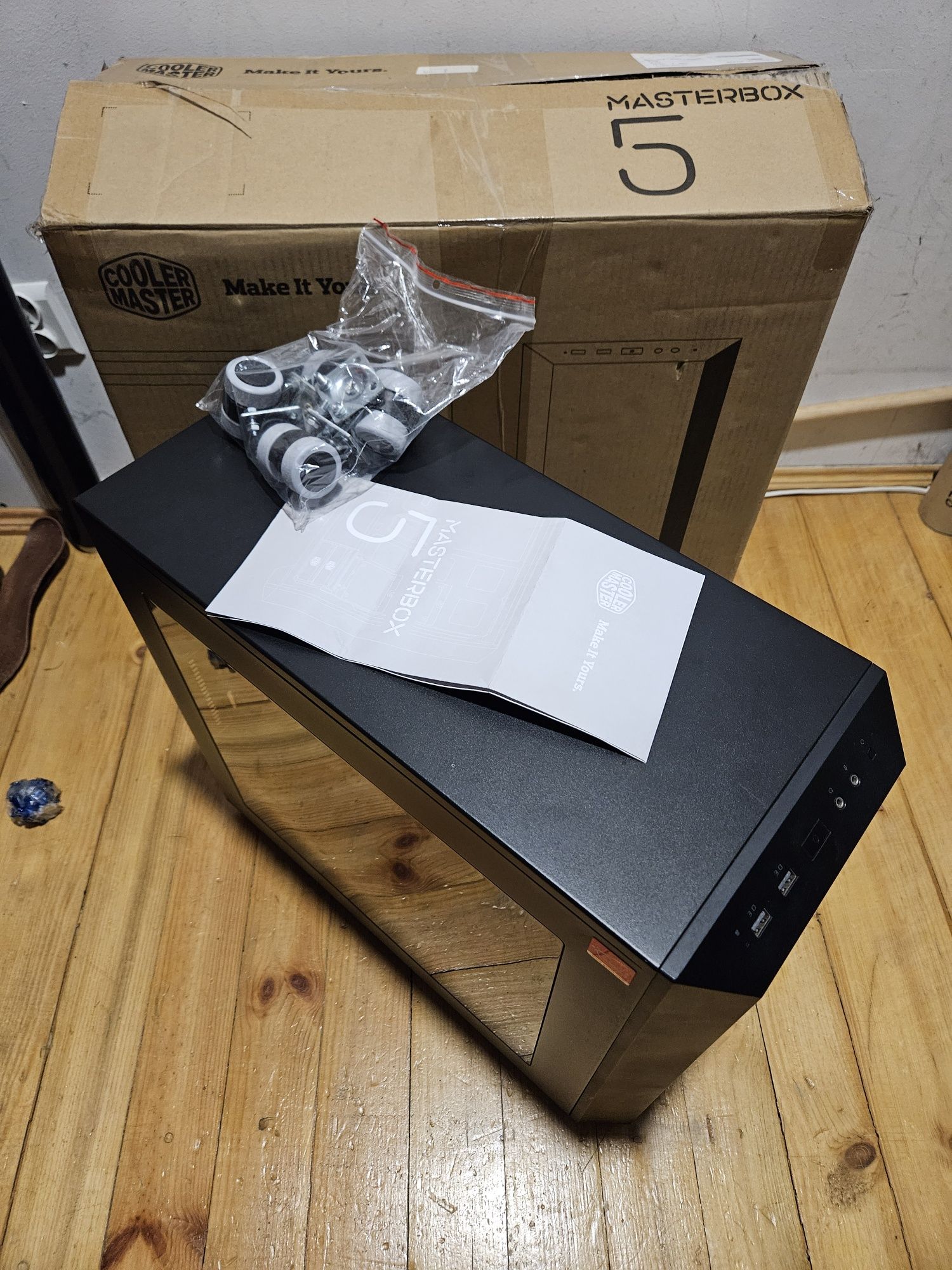 Obudowa Cooler Master Masterbox 5 plus kółka