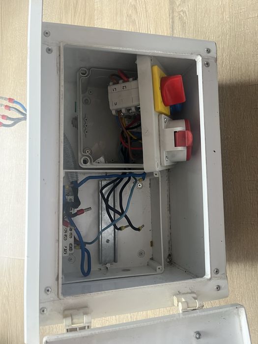 Skrzynka prądowa - elektryczna - budowlana, rozdzielnica