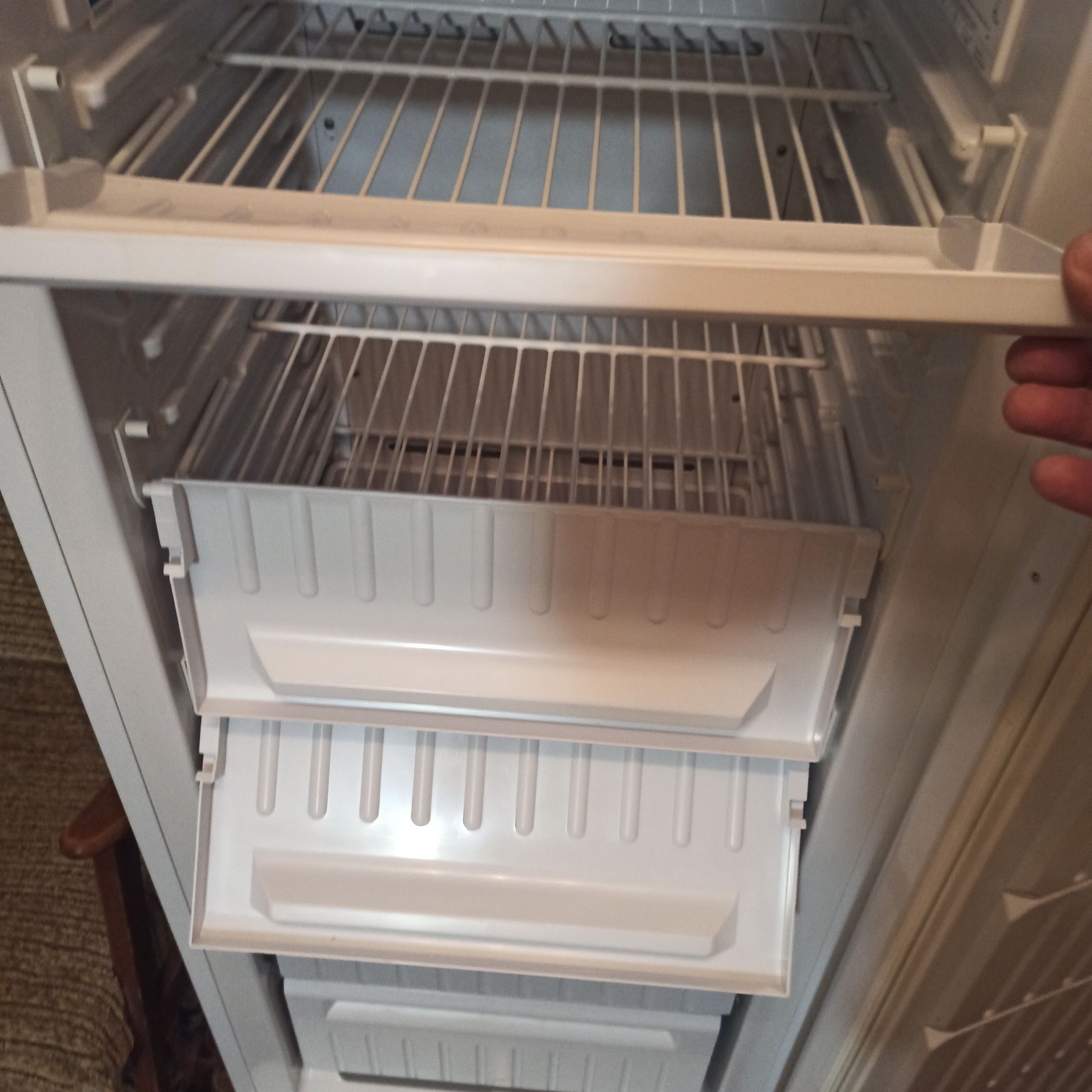 Продам морозильную камеру INDESIT в идеальном состоянии.