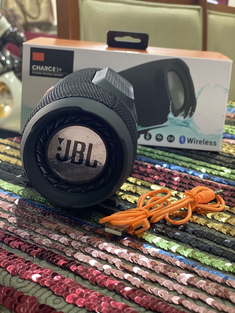 Coluna portatil tipo JBL