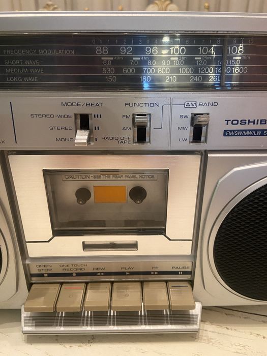 ВІНТАЖНИЙ касетний радіопрогравач Toshiba RT-100S Boombox Stereo