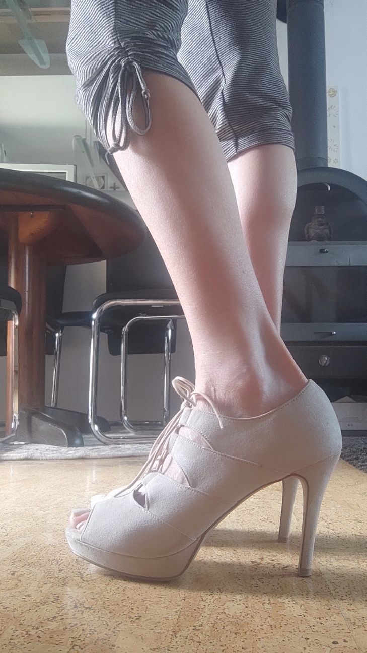 Buty na obcasie nr 42