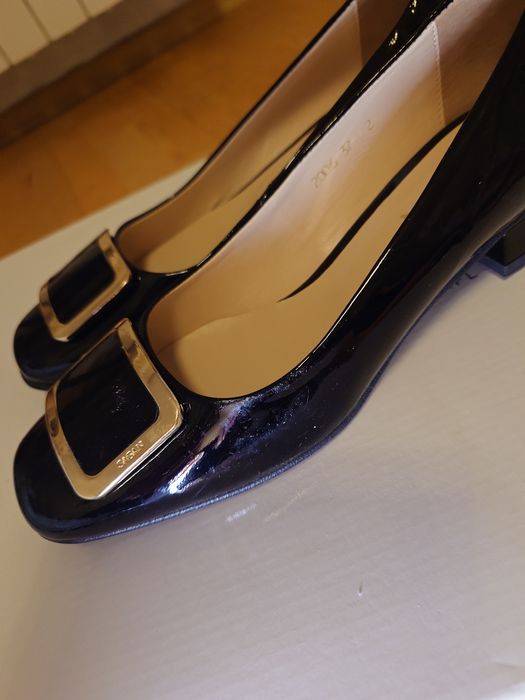 Nowe piękne półbuty lakierki.