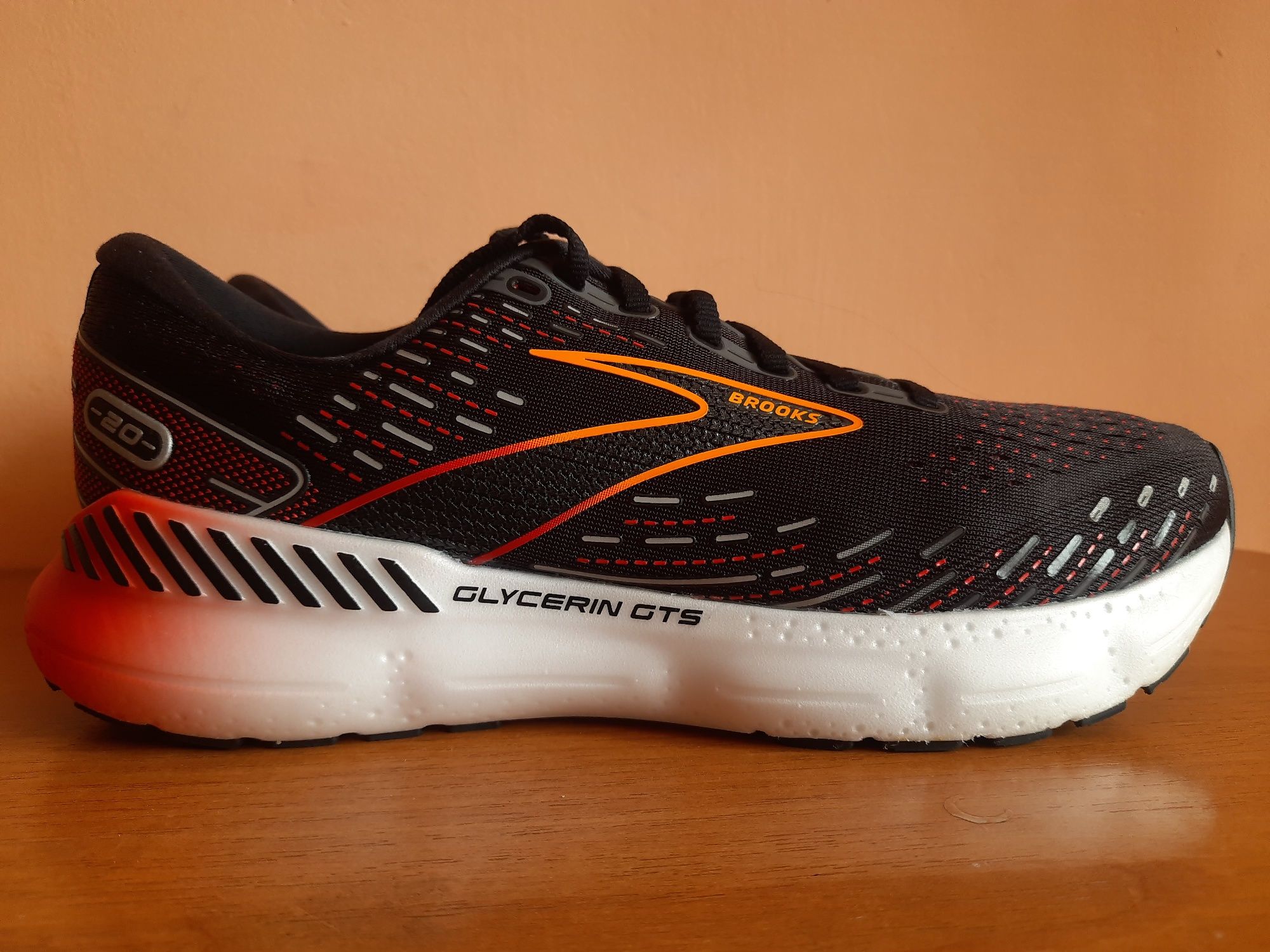 Кросівки бігові чоловічі Brooks Glycerin GTS 20 1103831D090.Розмір 44