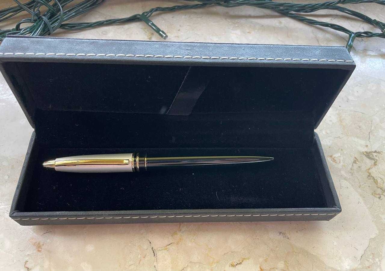 Elegancki czarny długopis z etui
