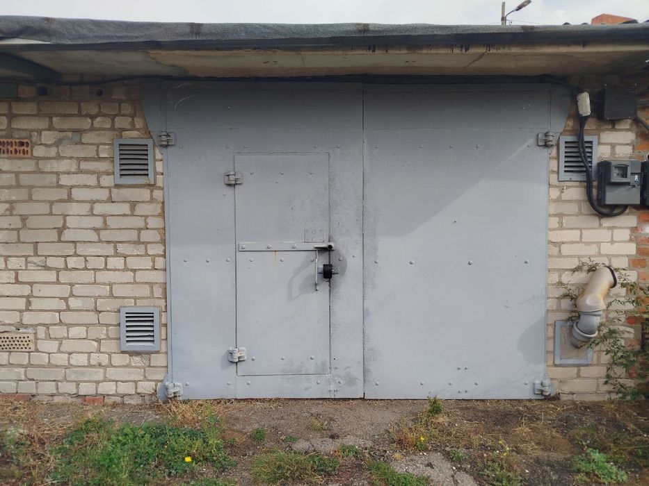 Продам капитальные гаражи общество Елочка