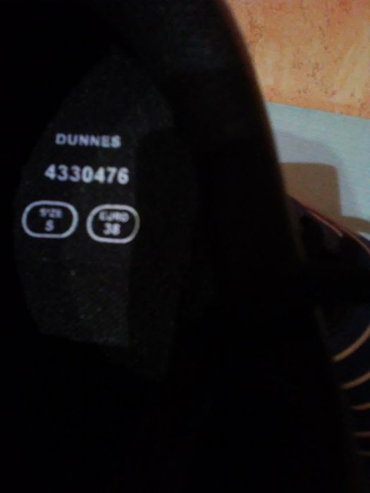 buty  sportowe,NOWE, turfy z odblaskami- DUNNES ( 37-38)