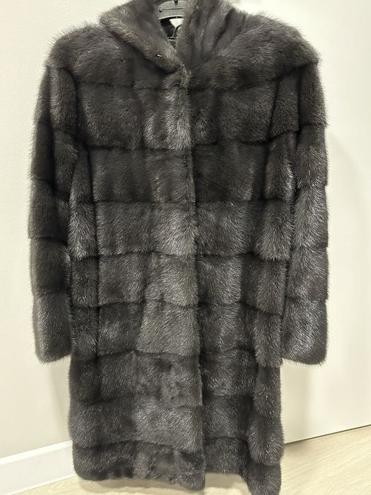 Норкова шуба з капюшоном