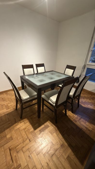 Mesa extensivel com 06 cadeiras