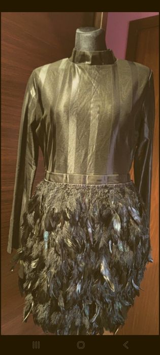 Śliczna sukienka czarna pióra siateczka Boohoo m/l